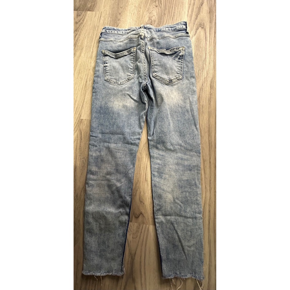 Forever 21 Women Light Wash Distressed Ripped Raw Hem Straight Leg Jeans Size 26 - Picture 3 of 4